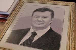 Кто на самом деле вышил портрет Януковича на Тернопольщине?