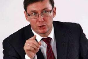 Отвечать за кровопролитие должны командиры, а не рядовые - Луценко 