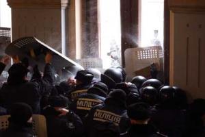 В захваченной львовской администрации подрались «майдановцы»