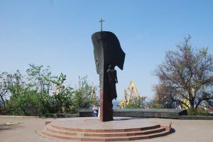 Вандалы надругались над памятником погибшим морякам и кораблям ЧМП в Одессе