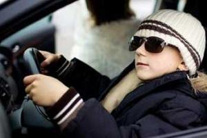 В Колорадо 10-летняя девочка протаранила здание автоинспекции