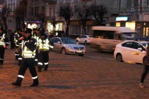 Автомайдановцы, представители "Правого сектора" и сотрудники ГАИ патрулируют улицы Винницы