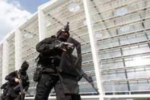 Минобороны берет военные объекты под усиленную охрану 