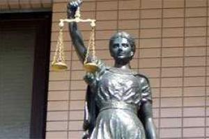 Усилить гарантии безопасности судей потребовал Янукович