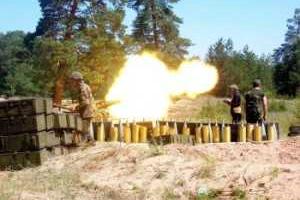 Зачетные огневые задачи с боевой стрельбой выполняет артиллерия на Днепропетровщине