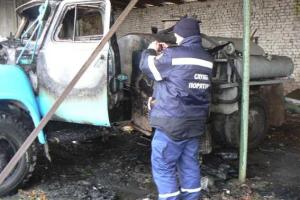Хмельницкие спасатели предотвратили взрыв бензовоза