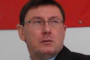 Страна, которая сама не борется, не может рассчитывать на помощь других - Ю.Луценко