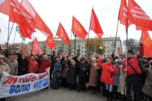 Митинг “Сохраним Украину, проведем референдум!” провели херсонские коммунисты  