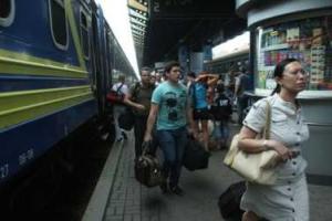 Укрзализныця назначила 3 дополнительных региональных поезда на майские праздники 