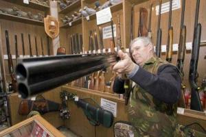 Предусмотрено уменьшение количества проверок за деятельностью "торговцев оружием"