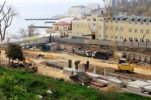 К началу курортного сезона будут завершены основные работы по благоустройству центральной аллеи пляжа "Аркадия"