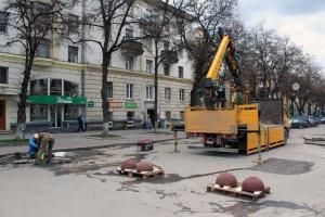 В Тернополе устанавливают современные ограничители движения