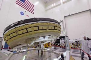 NASA запускает "летающую тарелку"