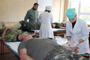 Военные на Черниговщине сдали 30 л крови для нужд раненых и больных