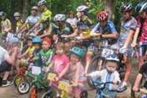 Жители Харьковщины от мала до велика сели на велосипеды