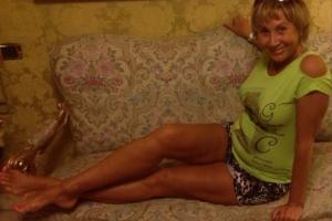 Жена Прохора Шаляпина сверкает ножками на итальянских улицах