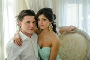 Армянская красавица родила солисту группы "Корни" дочь