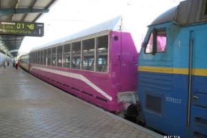 Вагон-автомобилевоз включен в состав поезда Днепропетровск-Львов