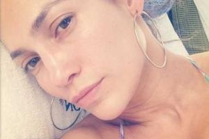 Дженнифер Лопес показала лицо без женской "боевой раскраски"