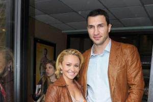 Владимир Кличко и Хайден Панеттьери отложили свадьбу и ждут первенца