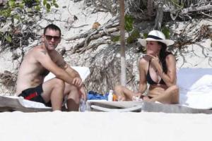 50-летняя Кортни Кокс нежится на островах в компании любимого 37-летнего мужчины