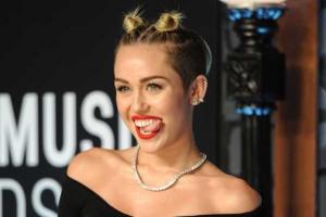 Майли Сайрус делает из своей 14-летней сестры звезду