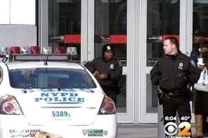 В США неизвестный угрожает взорвать торговый центр