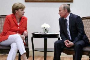 Меркель и Путин отметили необходимость прекращения огня в Украине