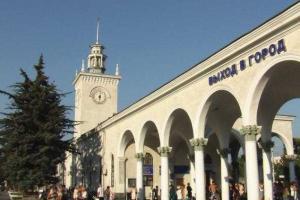 В Крыму курсирует в 3 раза меньше поездов