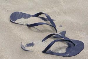 Названа самая опасная для здоровья летняя обувь