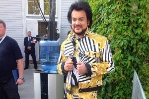 Филипп Киркоров начал носить платья