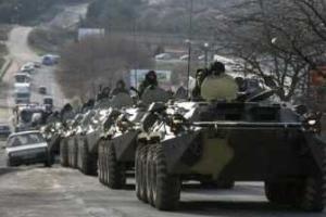 Россия начала перебрасывать военную технику в Крым 