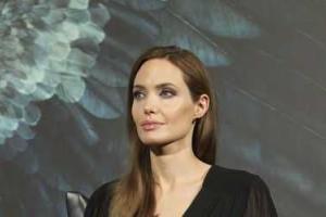 Джоли устраивает встречи с девушкой своему 12-летнему сыну