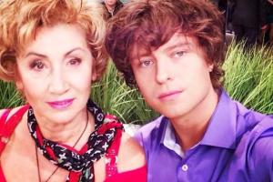 Лариса Копенкина поехала с мужем и свекровью на отдых