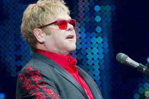 Элтон Джон скучает по мужу и двум сыновьям 