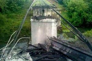 Боевики взорвали железнодорожный путь и мост на Донетчине