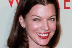 Мила Йовович "работает над рождением" второго ребенка