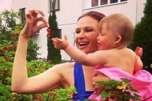 Эвелина Бледанс посвятила себя заботе о сыне