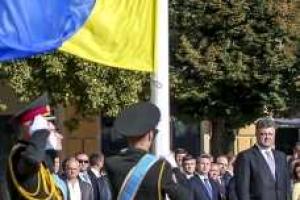 Президент принял участие в церемонии торжественного поднятия Государственного Флага Украины