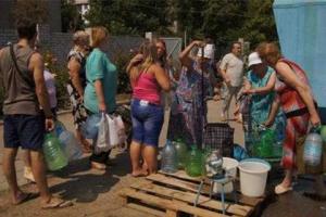 Луганск: запрет боевиков на мобильную связь и пополнение запасов воды