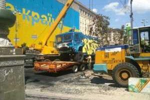Коммунальщики продолжают возвращать Крещатику былую красоту