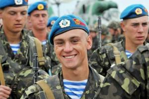 Президент поздравил десантников с профессиональным праздником