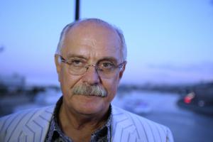 Мы еще посмотрим, как власть будет разбираться с "Правым сектором" - Н.Михалков