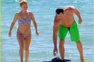 Паннетьери и Кличко плещутся в волнах Атлантического океана