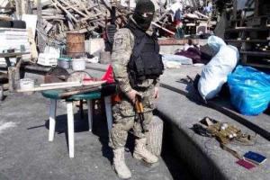 В палатках майдановских "долгожителей" правоохранители нашли оружие