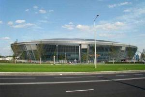 Стадион-красавец в Донецке снова попал под обстрел