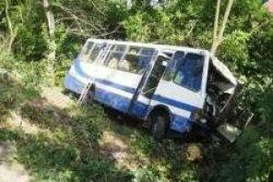 Неуправляемый автобус на Полтавщине отправил в ЦРБ 10 пассажиров 
