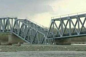 "Укрзализныця" восстанавливает железнодорожный мост в Лисичанске