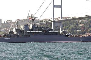 РФ стягивает военные корабли в Черное море