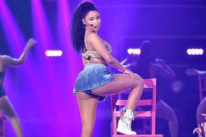 Пышные формы певицы Ники Минаж взволновали фанатов и журналистов